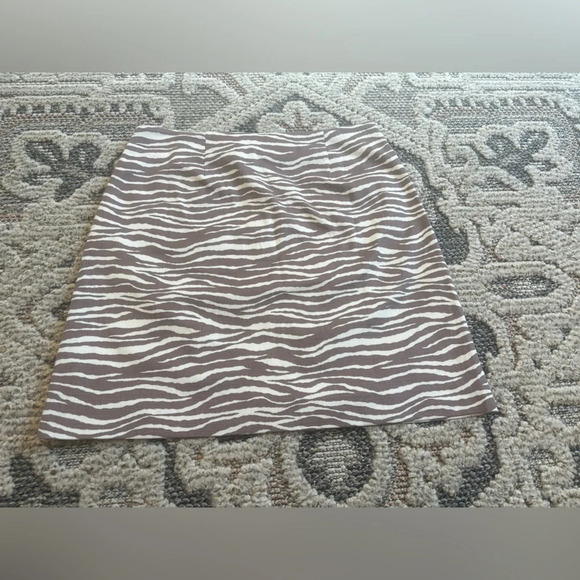 Loft Zebra Print Mini Skirt NWT Size 4P - Picture 2 of 3